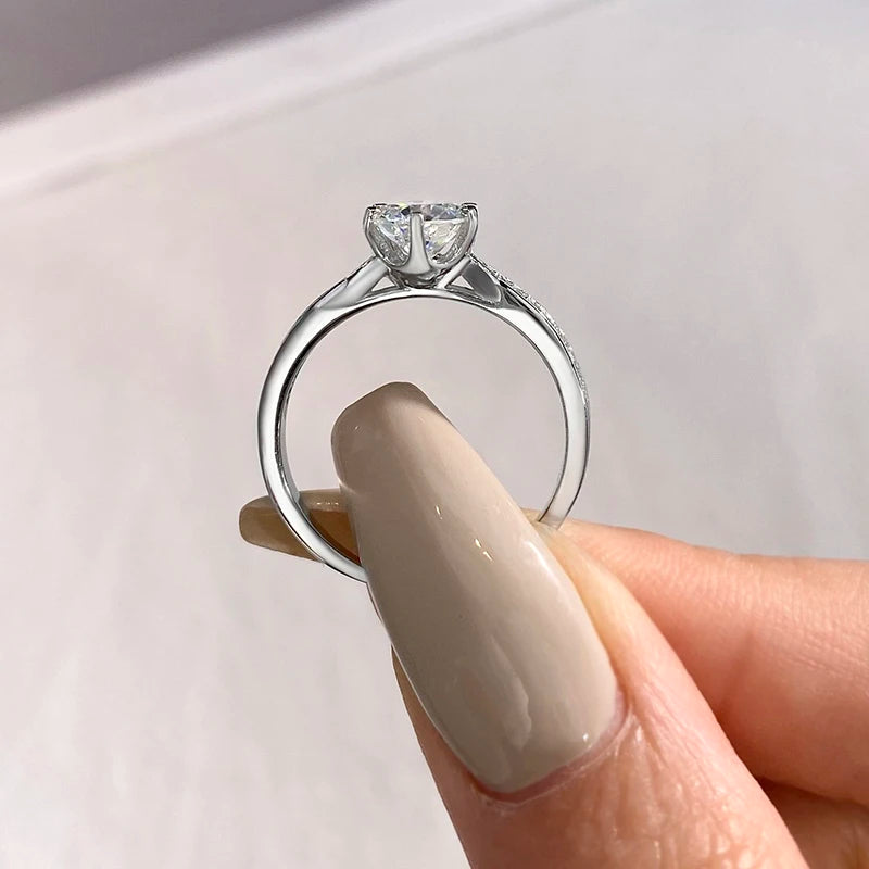 Anel Solitário com Pedra Moissanite