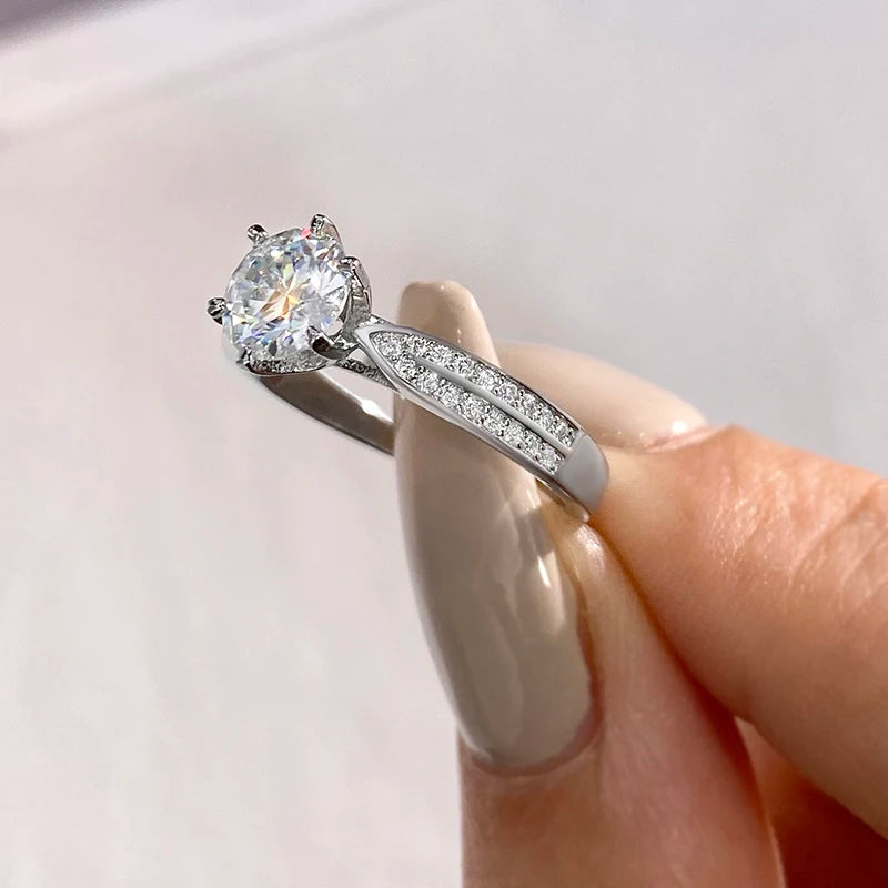 Anel Solitário com Pedra Moissanite