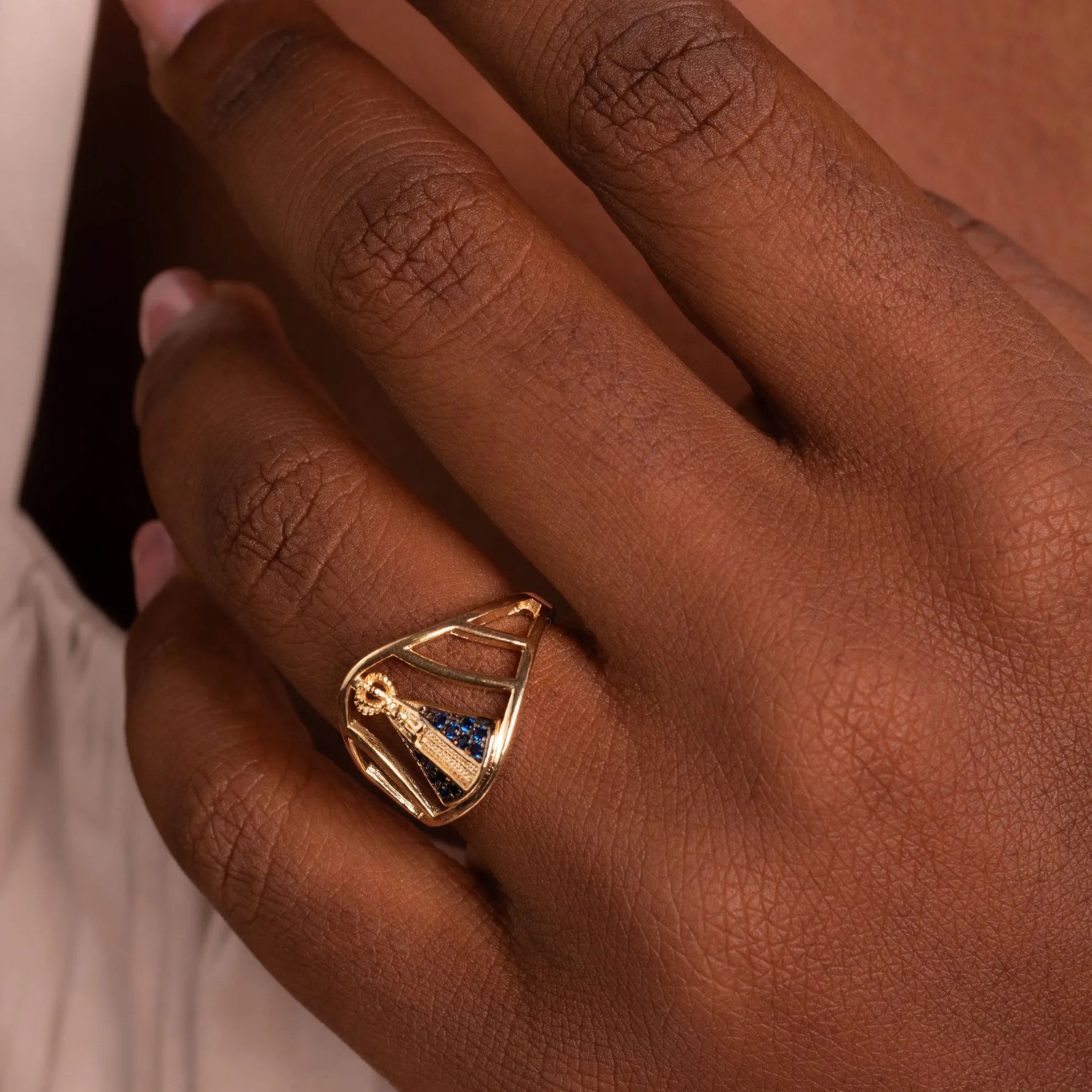 Anel N.Sra. Aparecida com Detalhes em Azul Banhado a Ouro 18k
