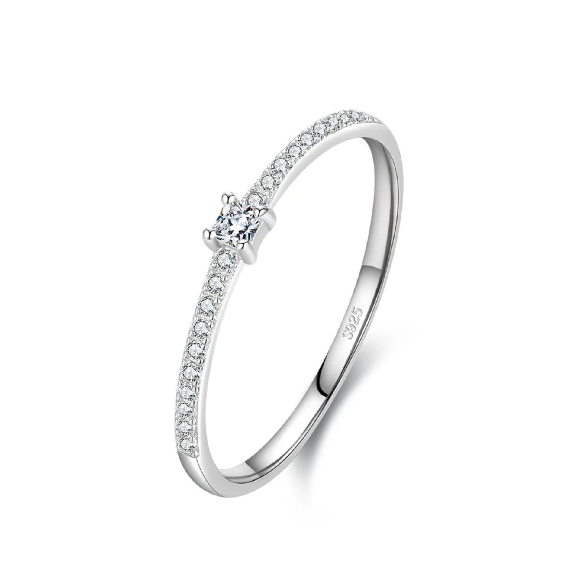 Anel Cravejado em Zircônias Prata 925