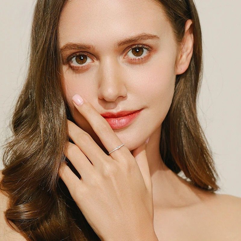 Anel Cravejado em Zircônias Prata 925