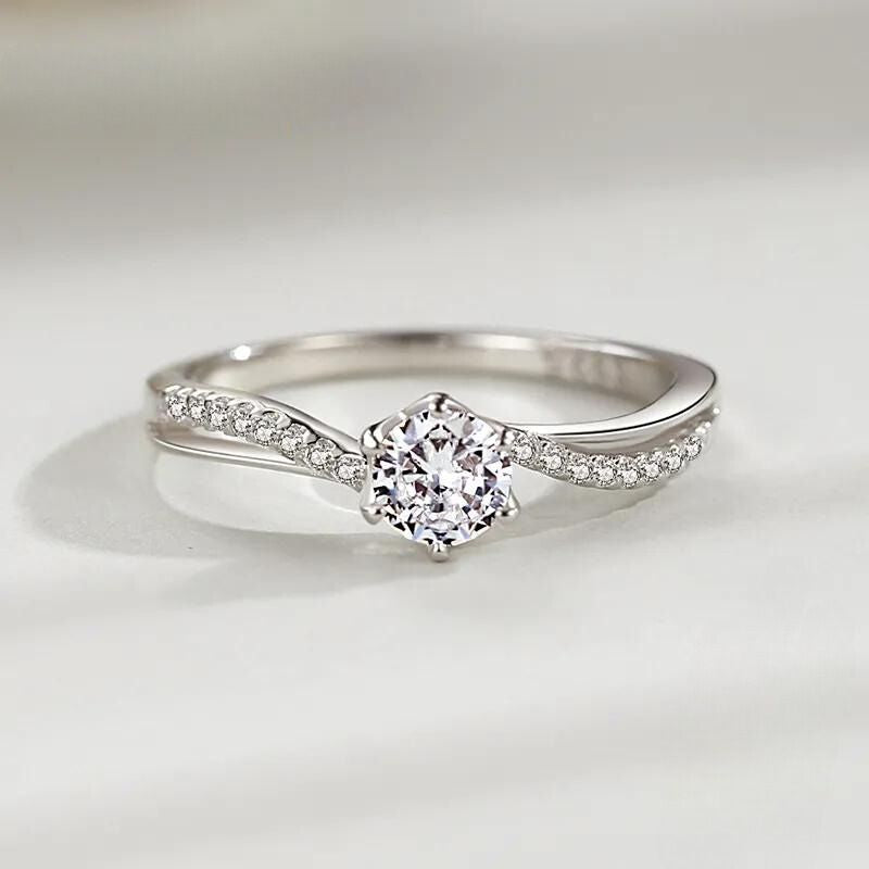 Anel Solitário Torcido em Prata 925