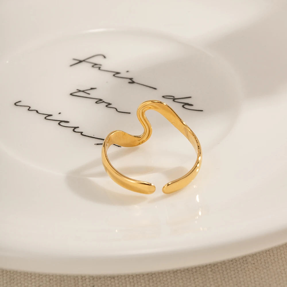 Anel em Ondas Ajustável Banhado em Ouro 18k