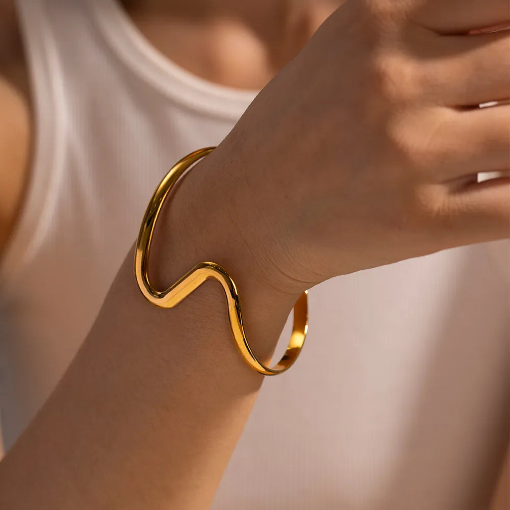 Bracelete em Ondas Banhado em Ouro 18k