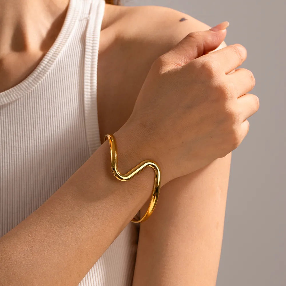 Bracelete em Ondas Banhado em Ouro 18k