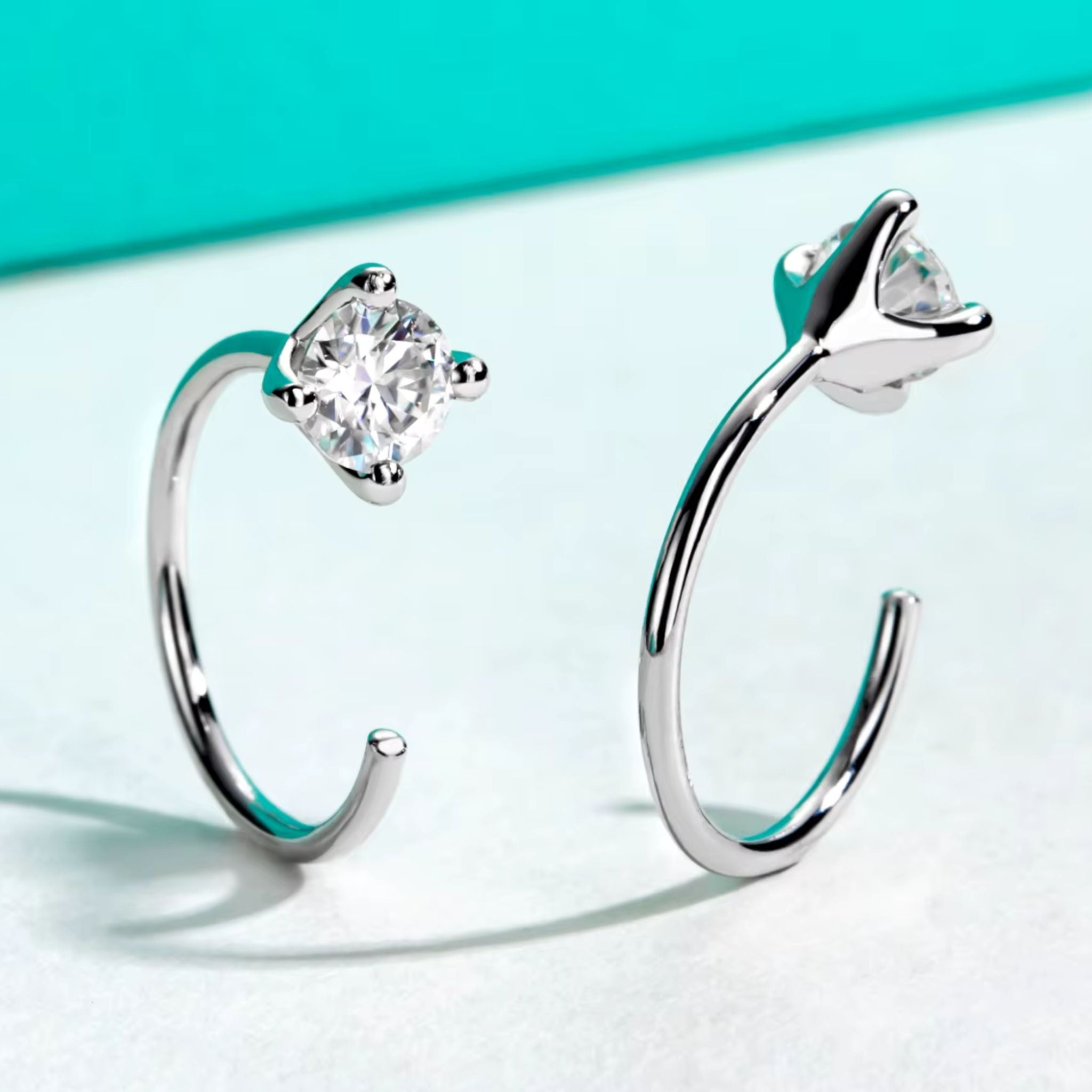 Brinco Argola Minimalista em Prata 925 com Pedra Moissanite 4mm