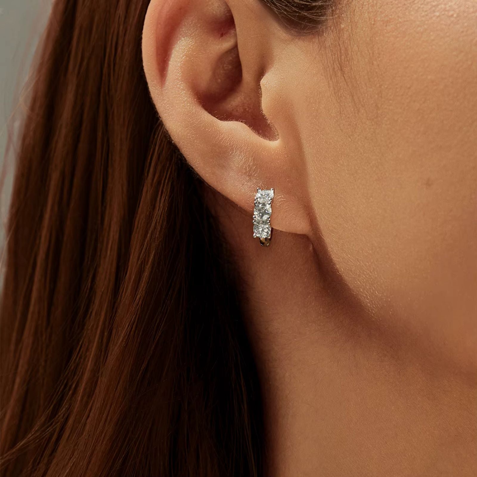 Brinco Argola Trilogia em Prata 925 com Moissanite 0,30ct