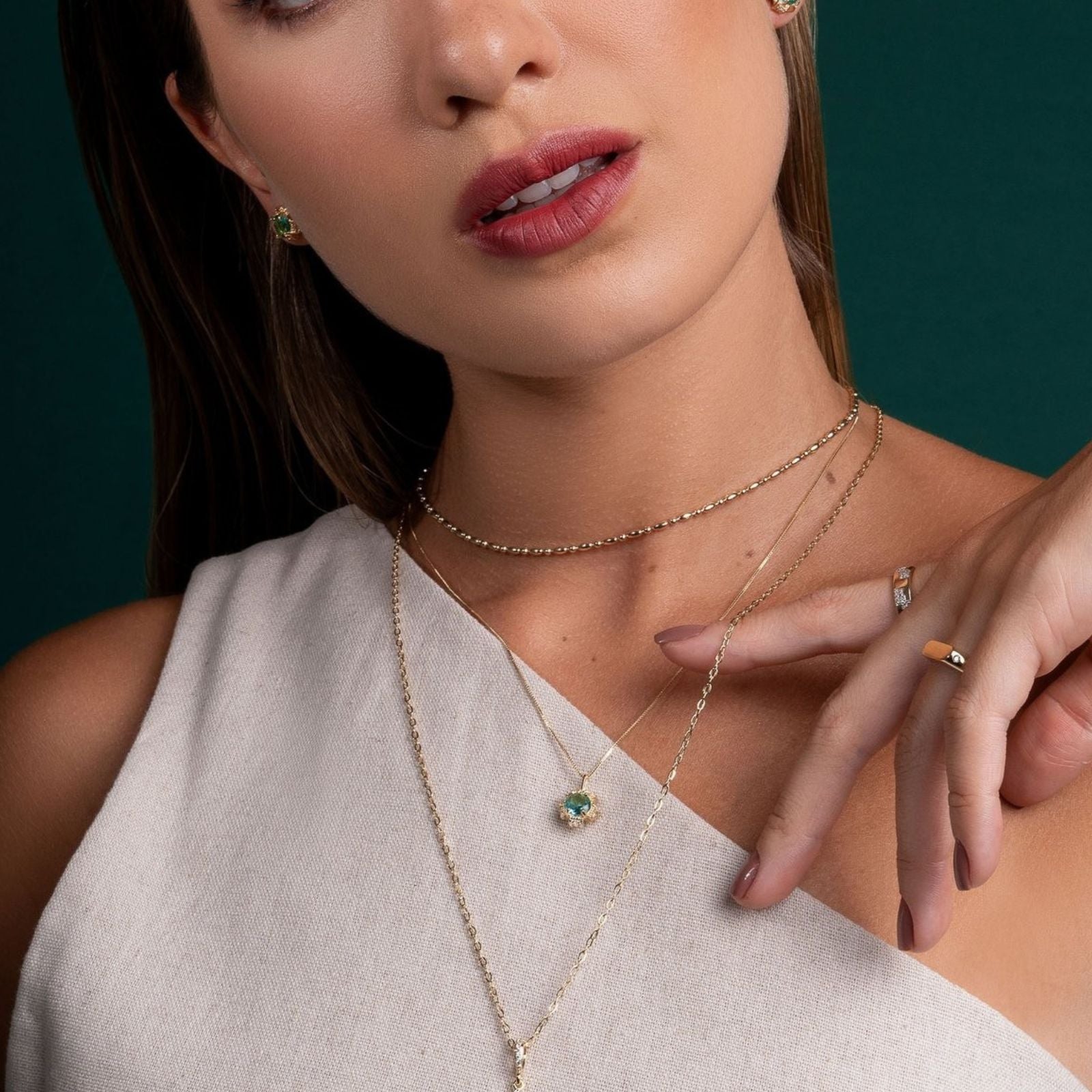 Colar Delicado com Turmalina Verde Banhado a Ouro 18k