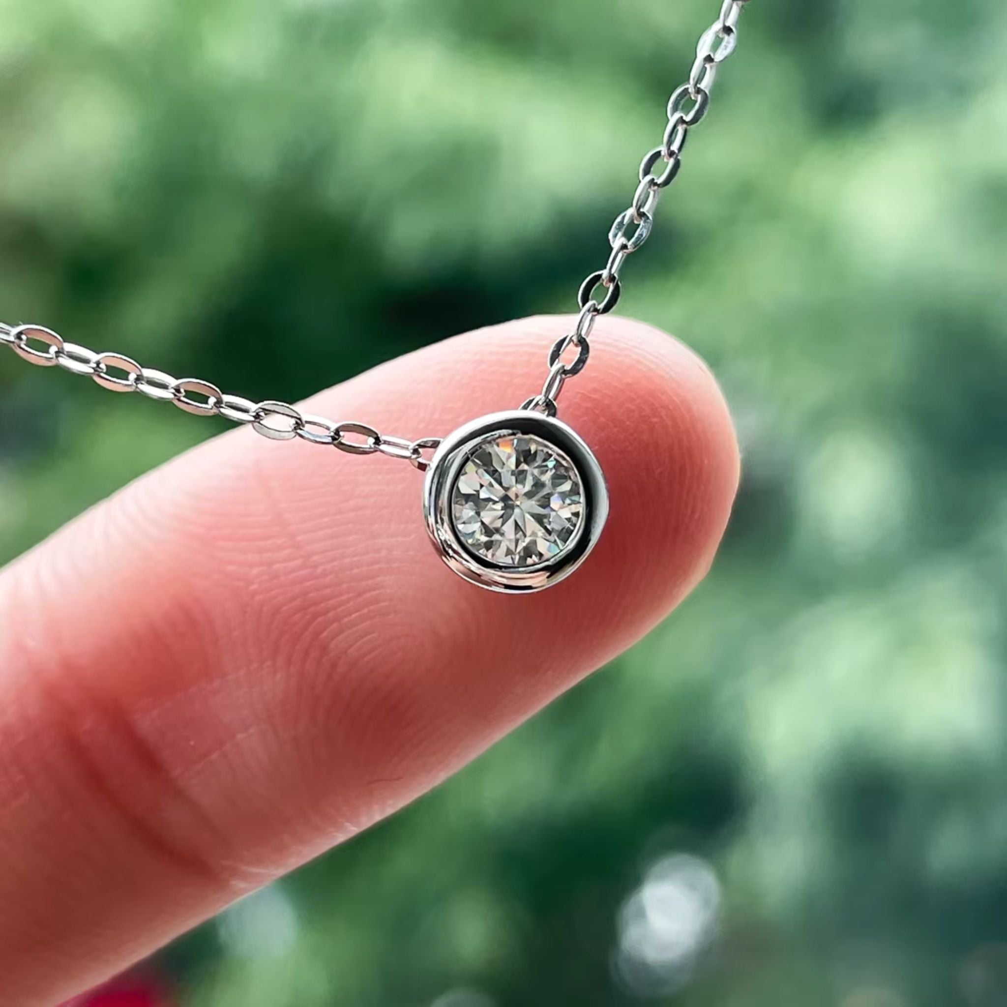 Colar Minimalista em Prata 925 Ponto de Luz Moissanite 0,3ct
