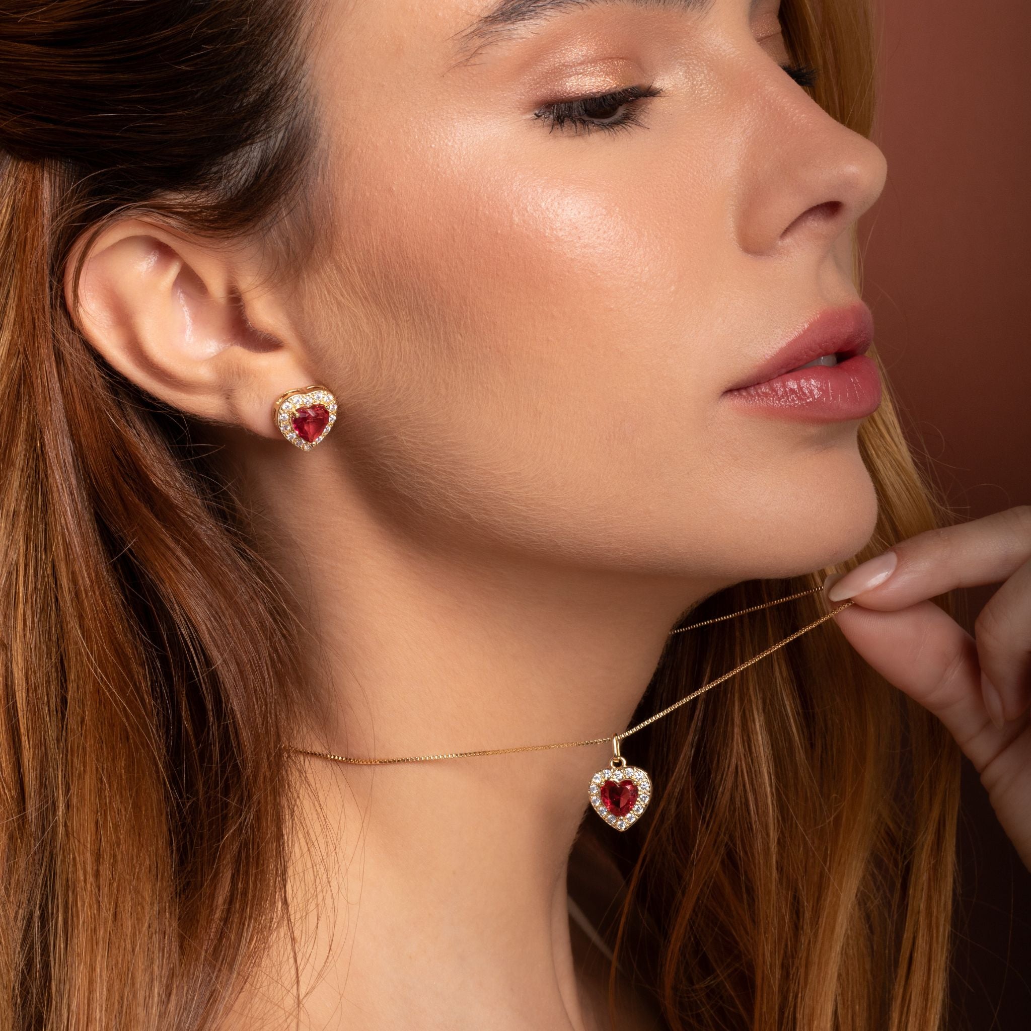Colar Coração Cravejado Rubi Banhado em Ouro 18k