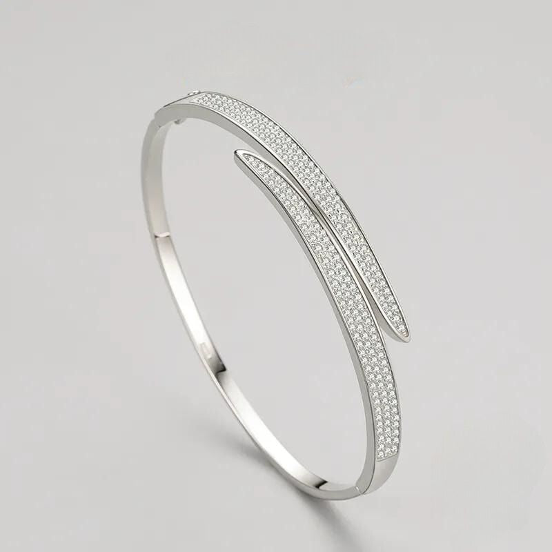 Bracelete com Zircônias Banhado em Ouro Branco