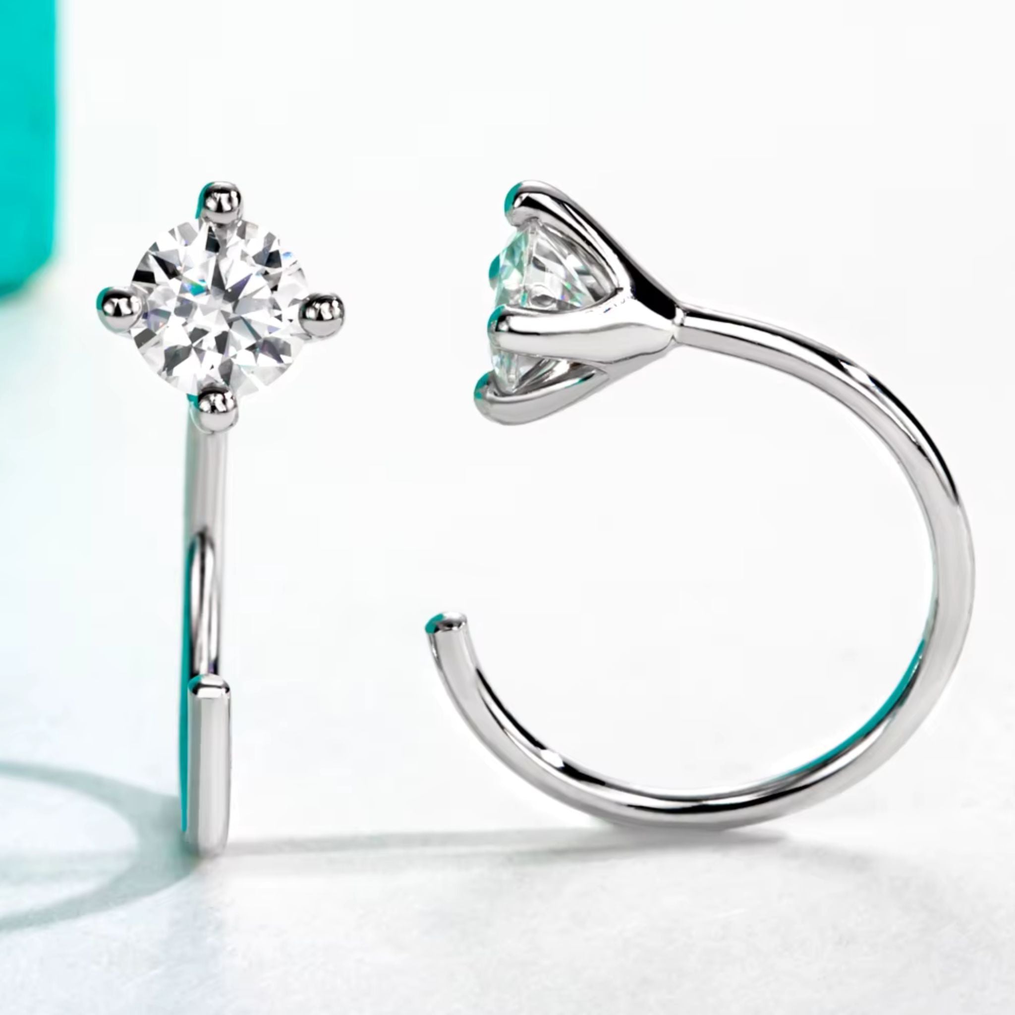 Brinco Argola Minimalista em Prata 925 com Pedra Moissanite 4mm