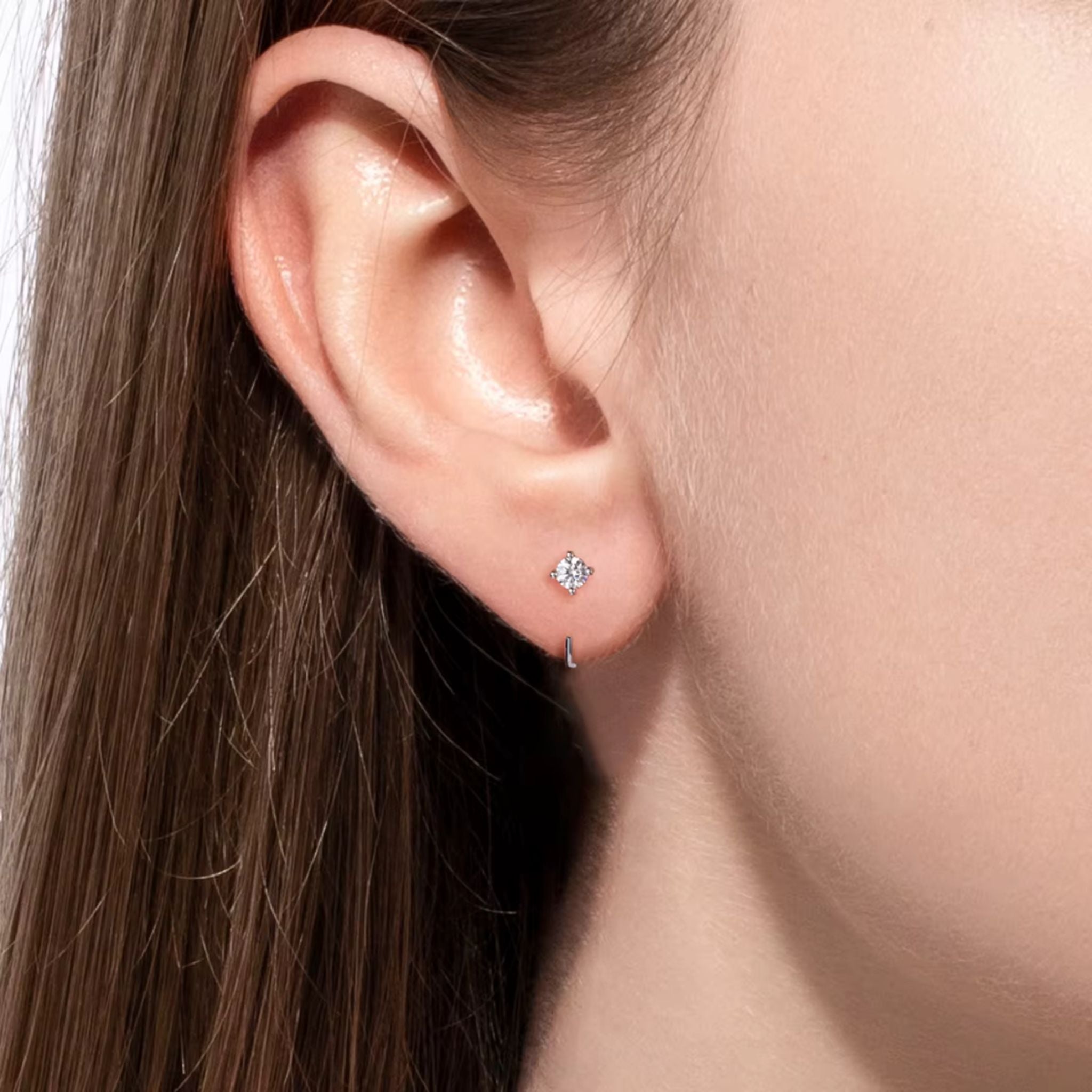 Brinco Argola Minimalista em Prata 925 com Pedra Moissanite 4mm