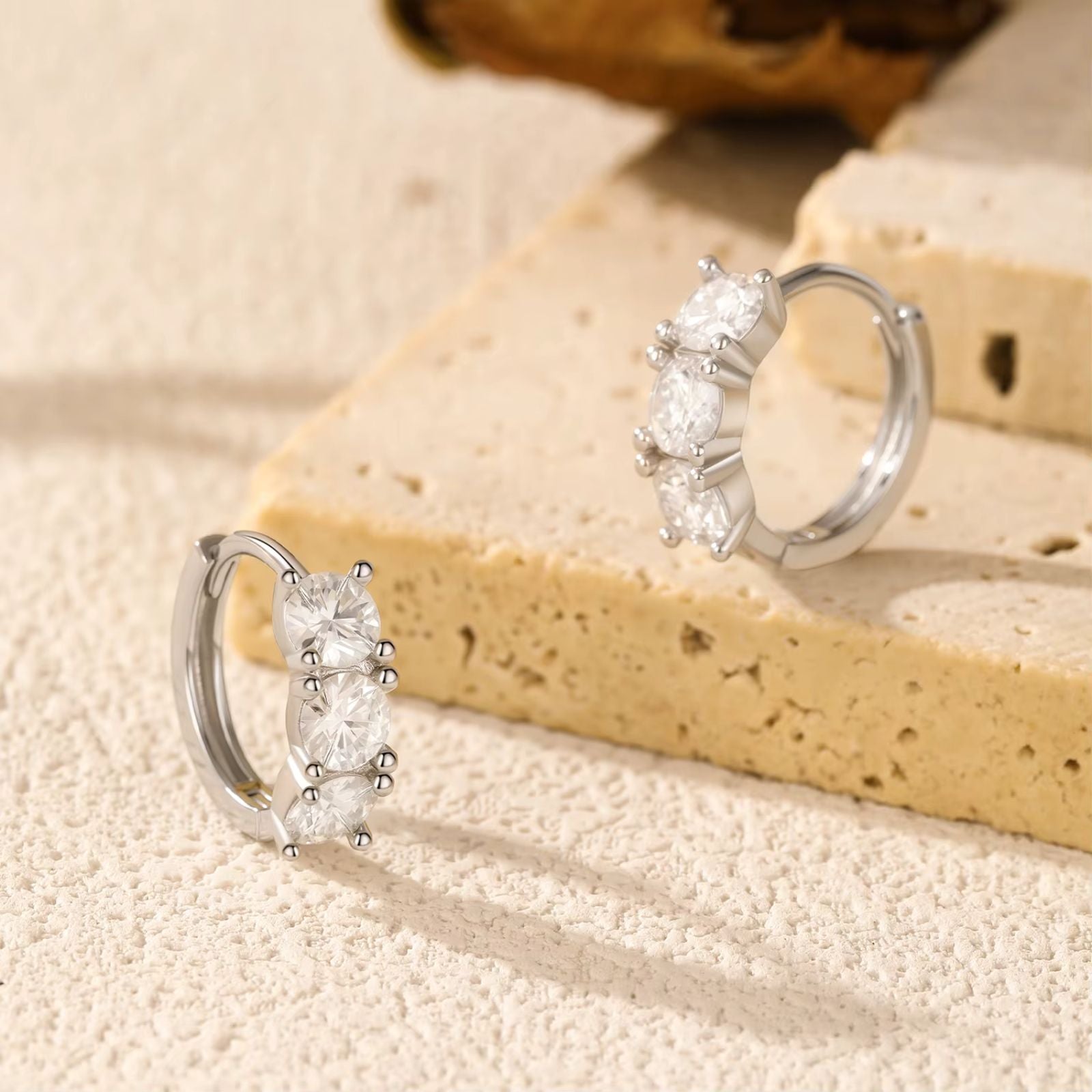 Brinco Argola Trilogia em Prata 925 com Moissanite 0,30ct