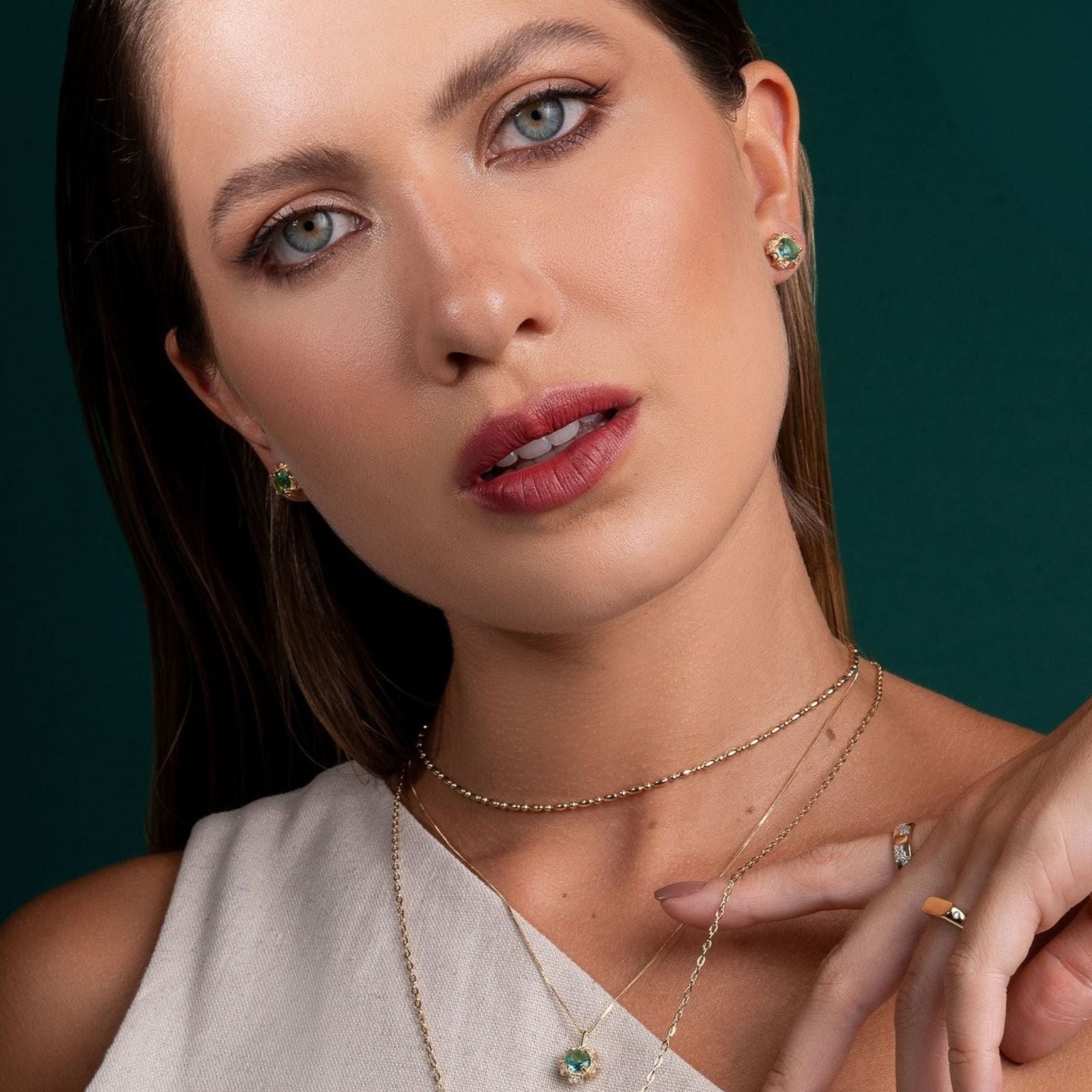 Brinco Delicado com Turmalina Verde Banhado a Ouro 18k