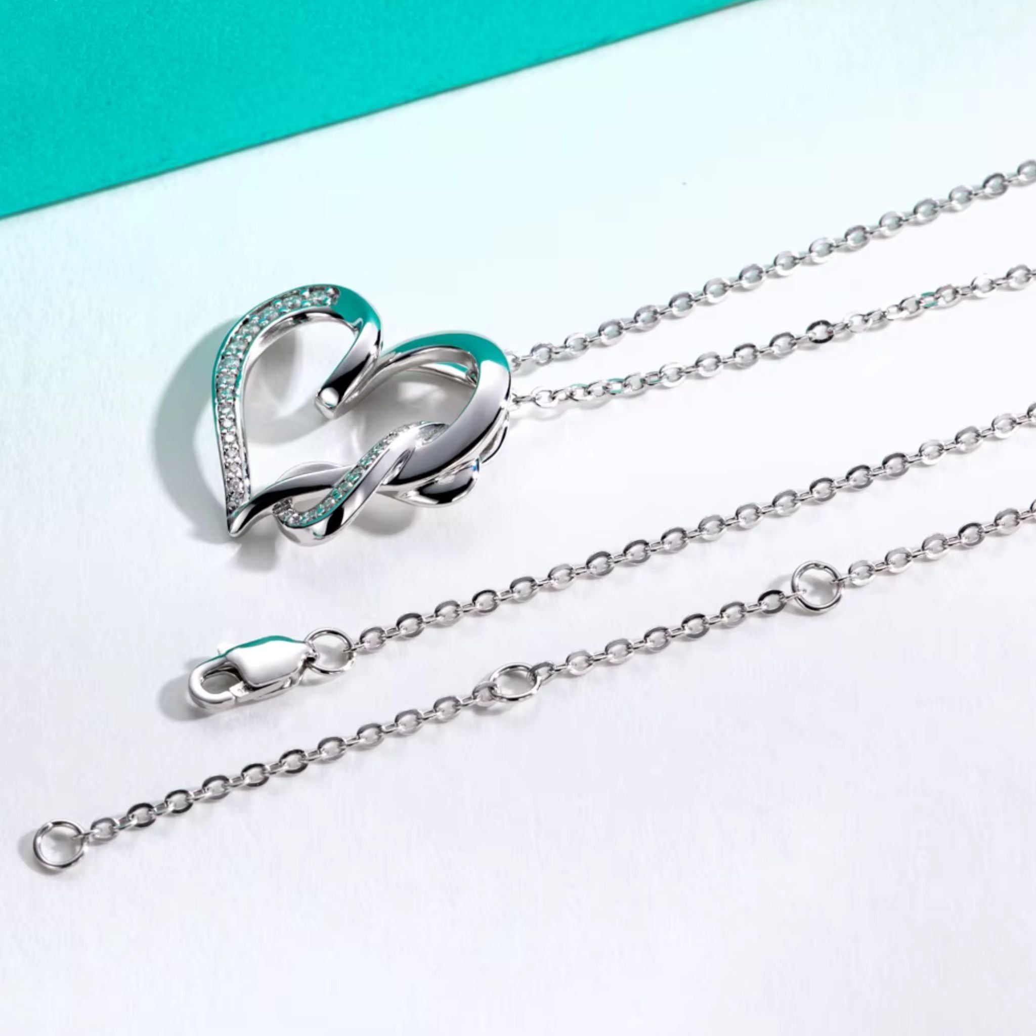 Colar Coração Entrelaçado em Prata 925 com Moissanite