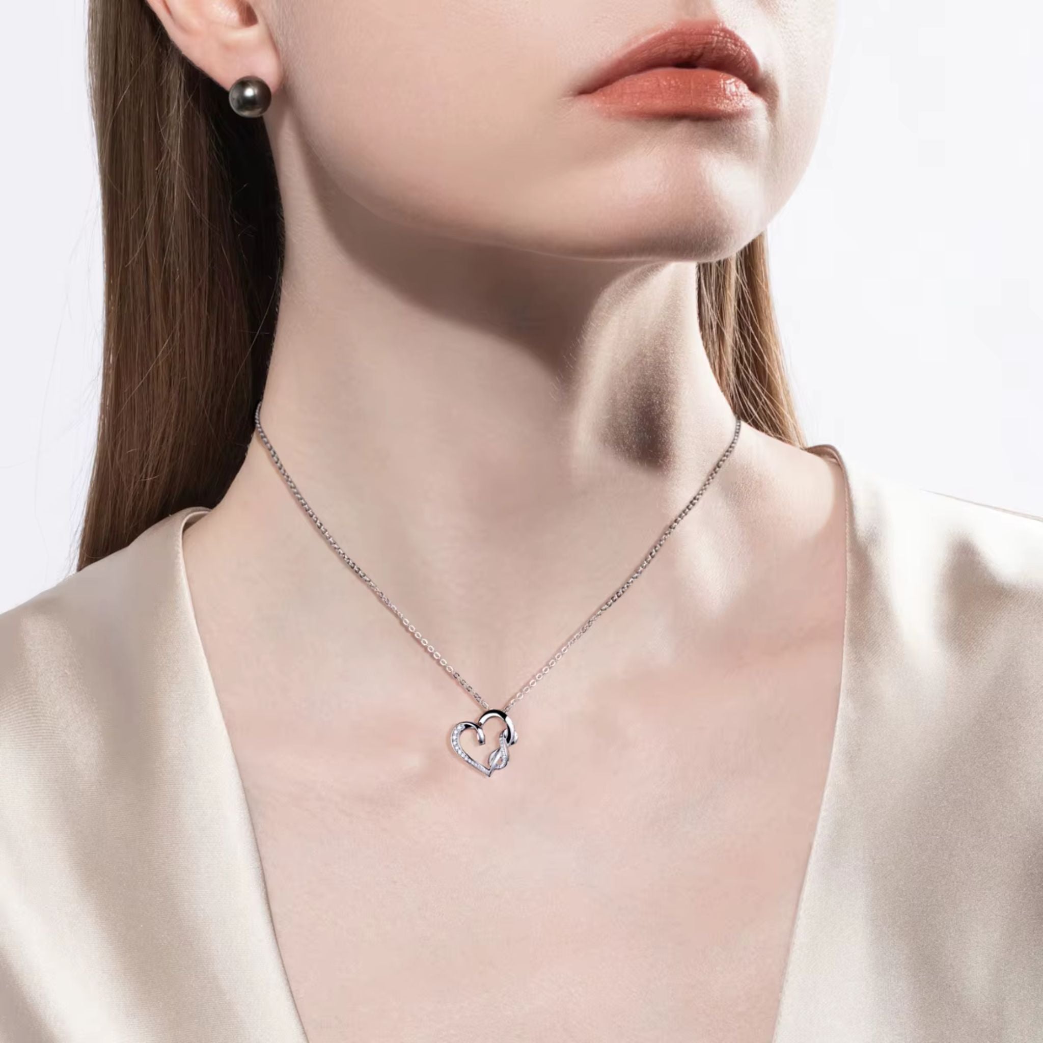 Colar Coração Entrelaçado em Prata 925 com Moissanite