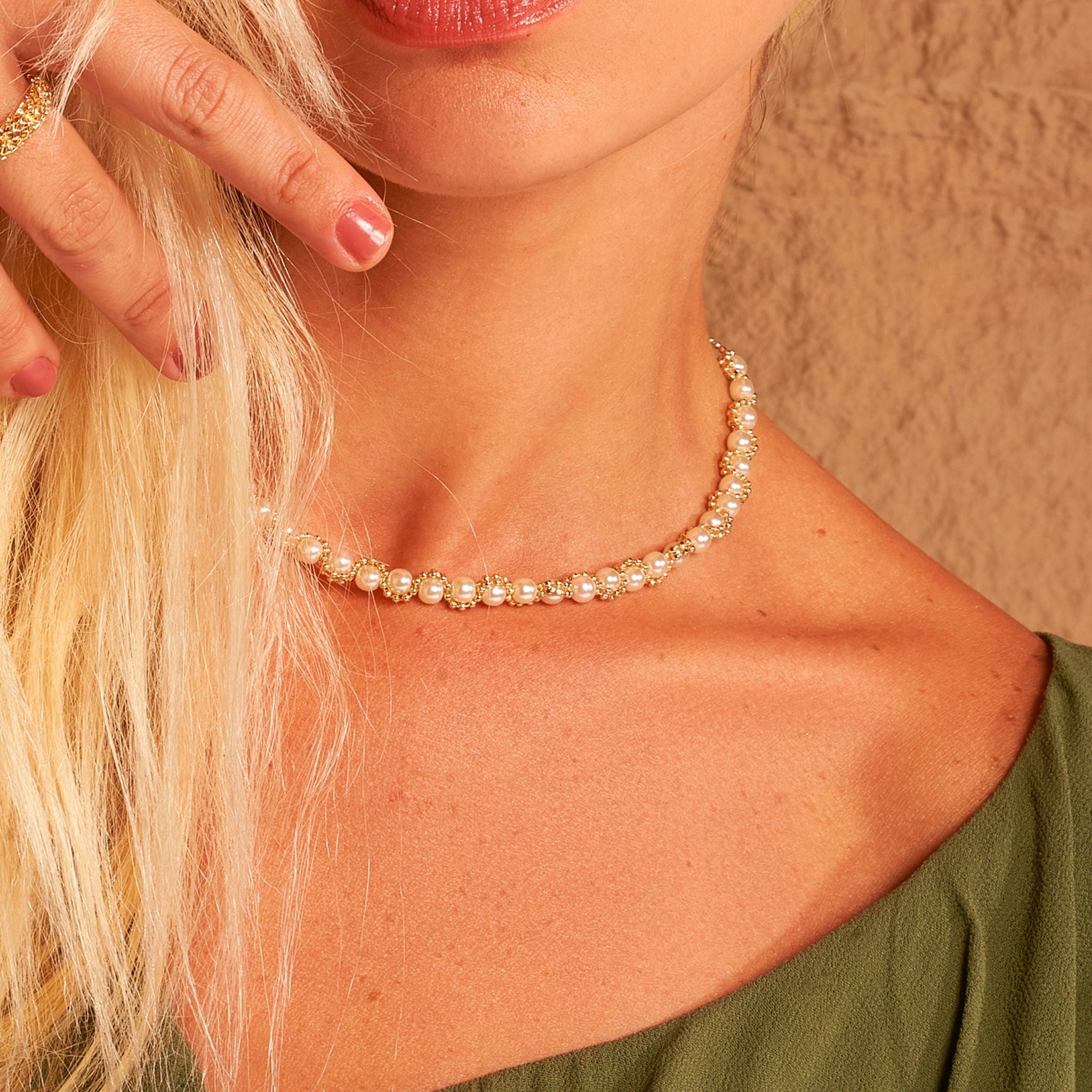 Colar de Pérolas Elegância Clássica Banhado em Ouro 18k