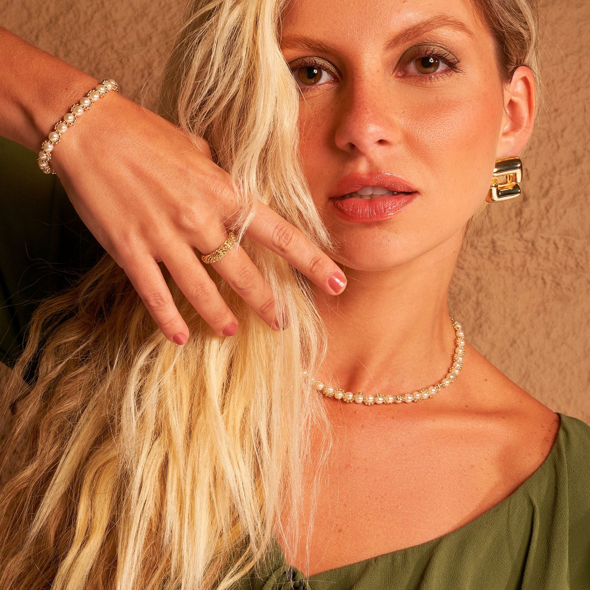 Colar de Pérolas Elegância Clássica Banhado em Ouro 18k