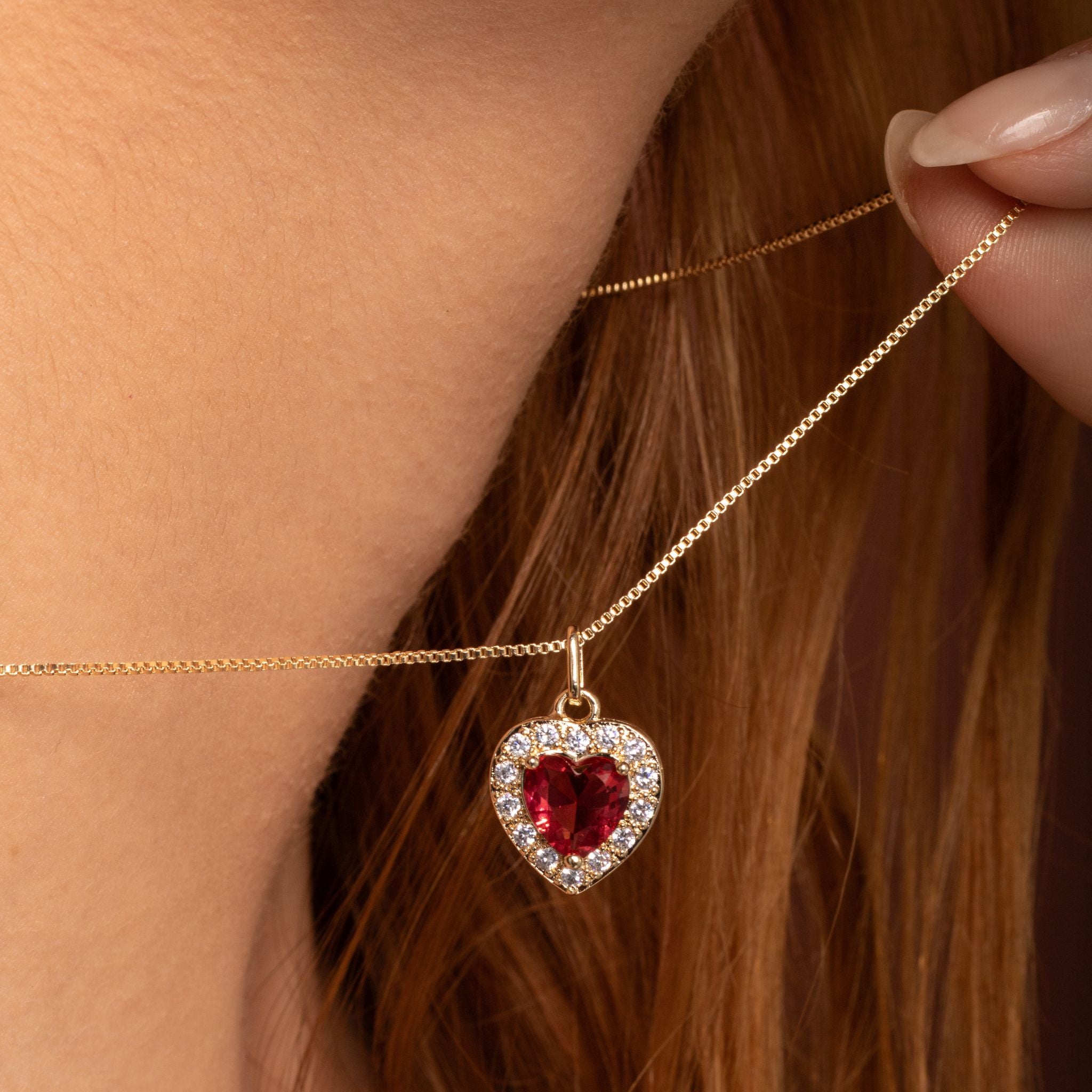 Conjunto Coração Rubi Cravejado, Colar e Brinco Banhados em Ouro 18k