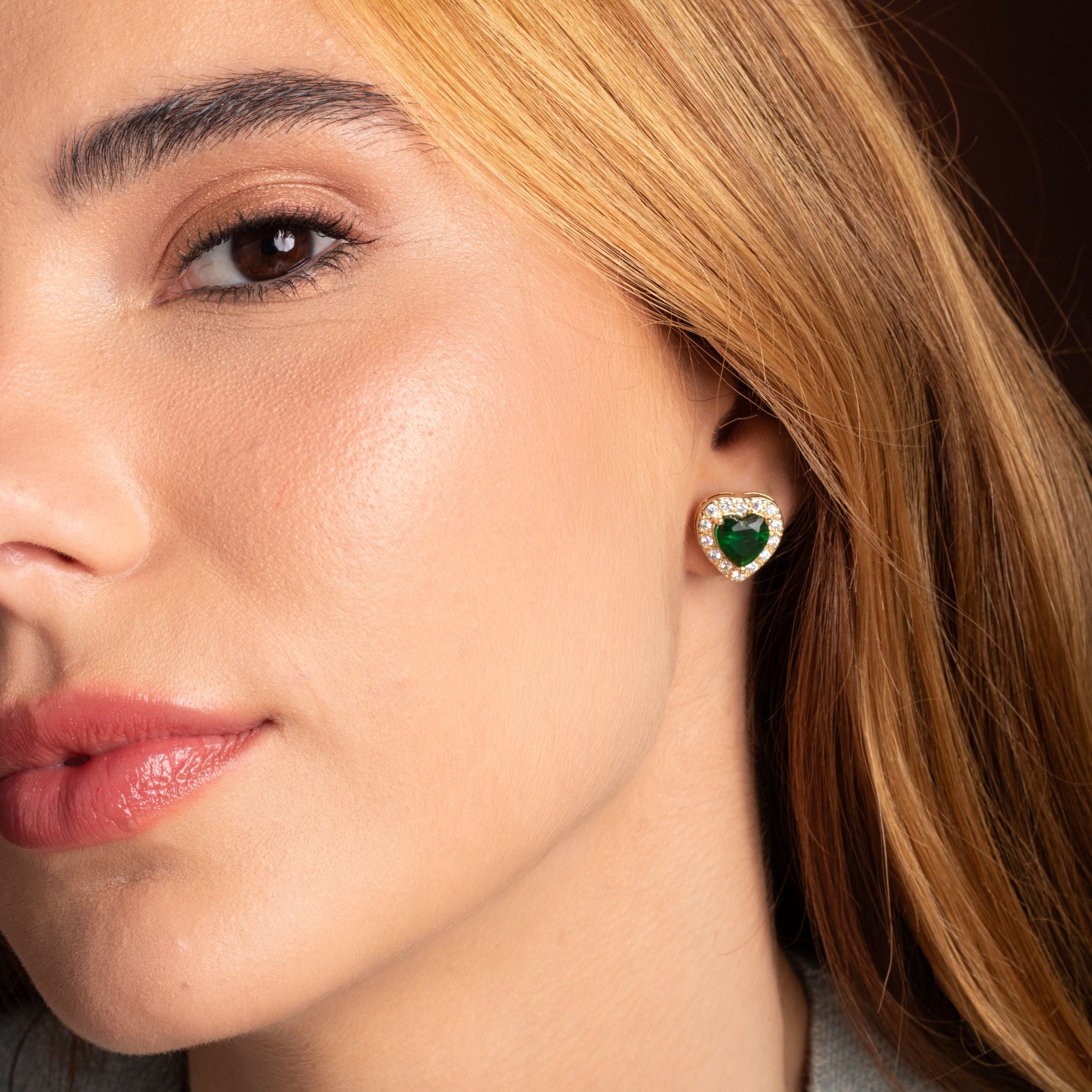 Conjunto Coração Verde Esmeralda Cravejado, Colar e Brinco Banhados a Ouro 18k