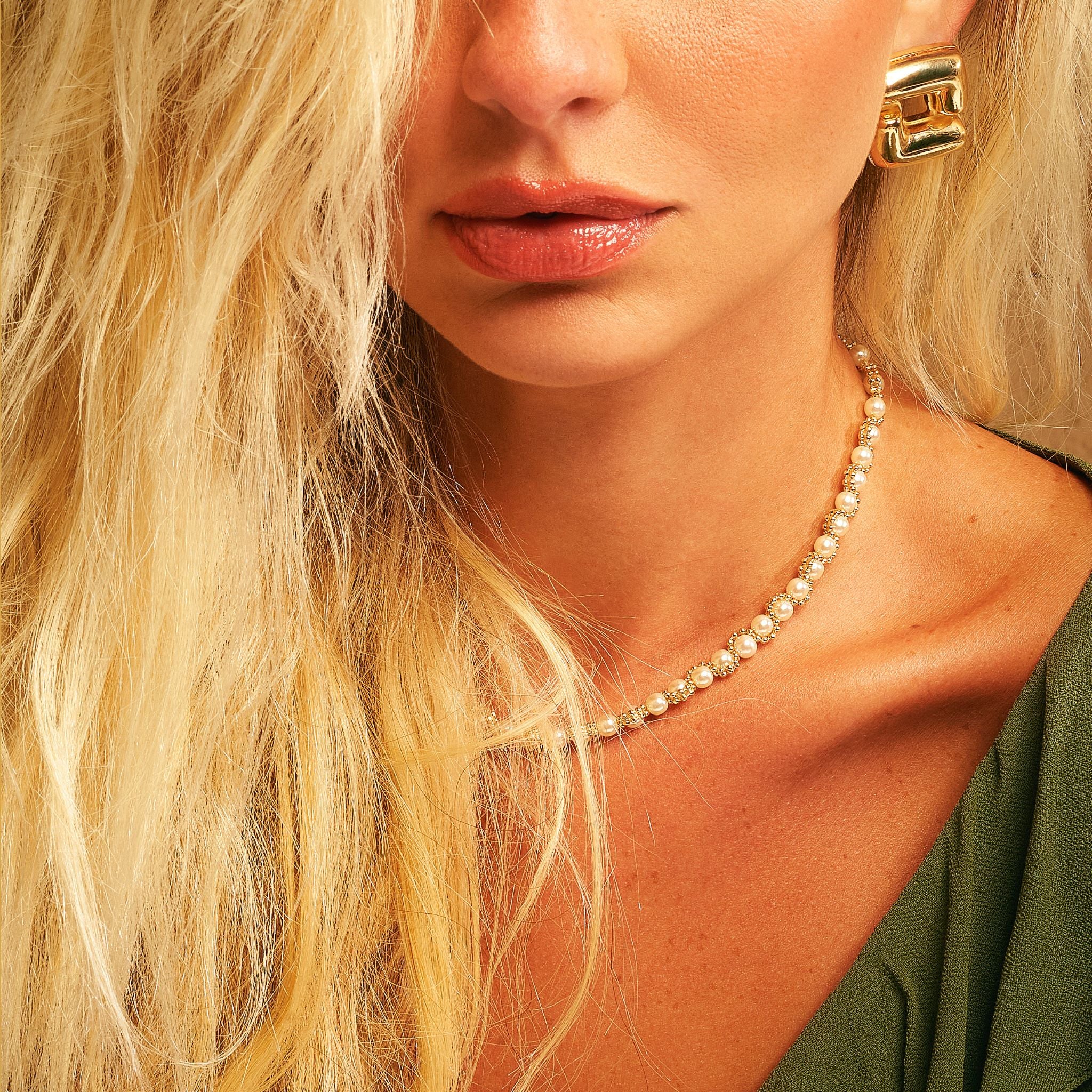 Colar de Pérolas Elegância Clássica Banhado em Ouro 18k